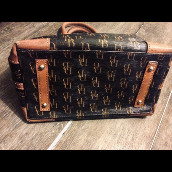 Dooney and bourke handbag - Picture 5 of 8